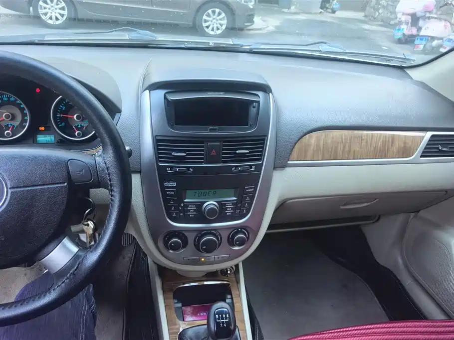 Buick Excelle 2015 1.5L Manual Classic фото 13
