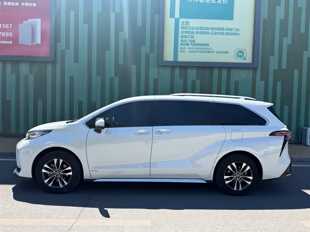 Toyota Granvia 2024 2.5L Hybrid Premium PLUS 4WD Edition фото 18