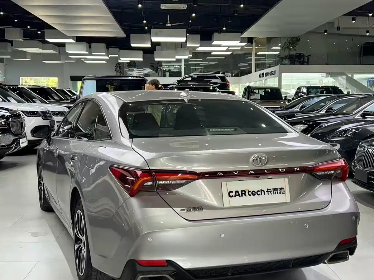 Toyota Avalon 2022 2.0L Luxury Edition фото 4
