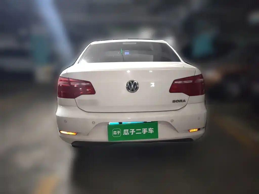 Volkswagen Bora 2014 1.6L Automatic Fashion Edition фото 3