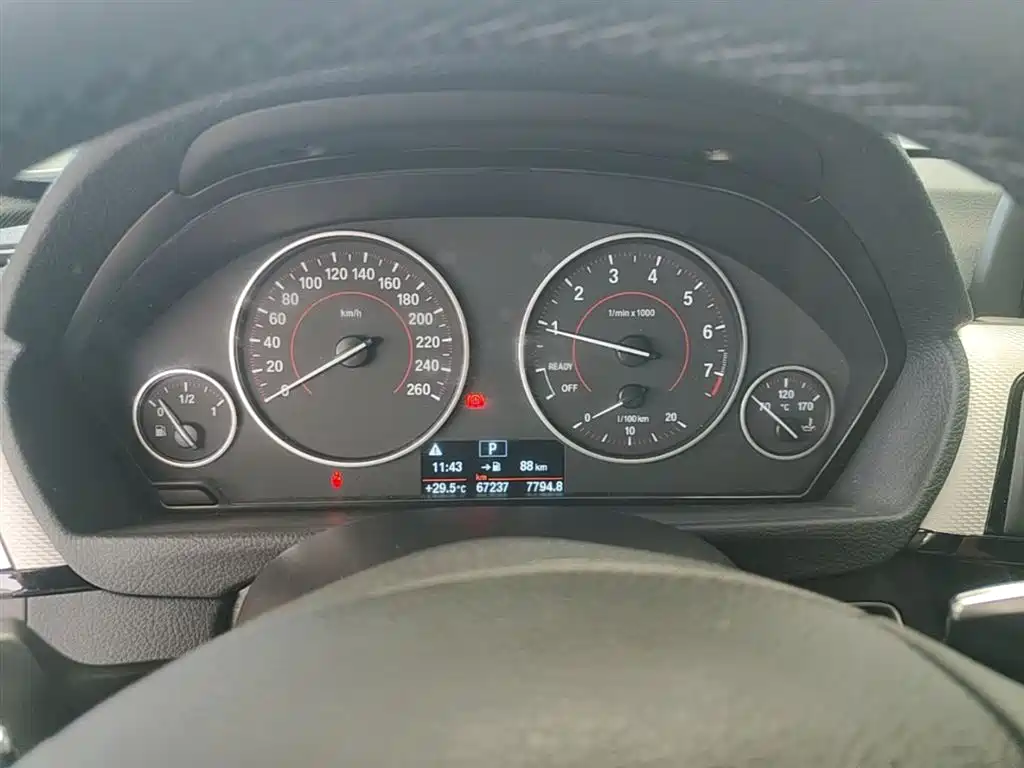 BMW 3 Series 2017 320i M Sport фото 12