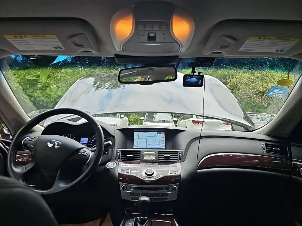 Фото 9 - Infiniti Q70