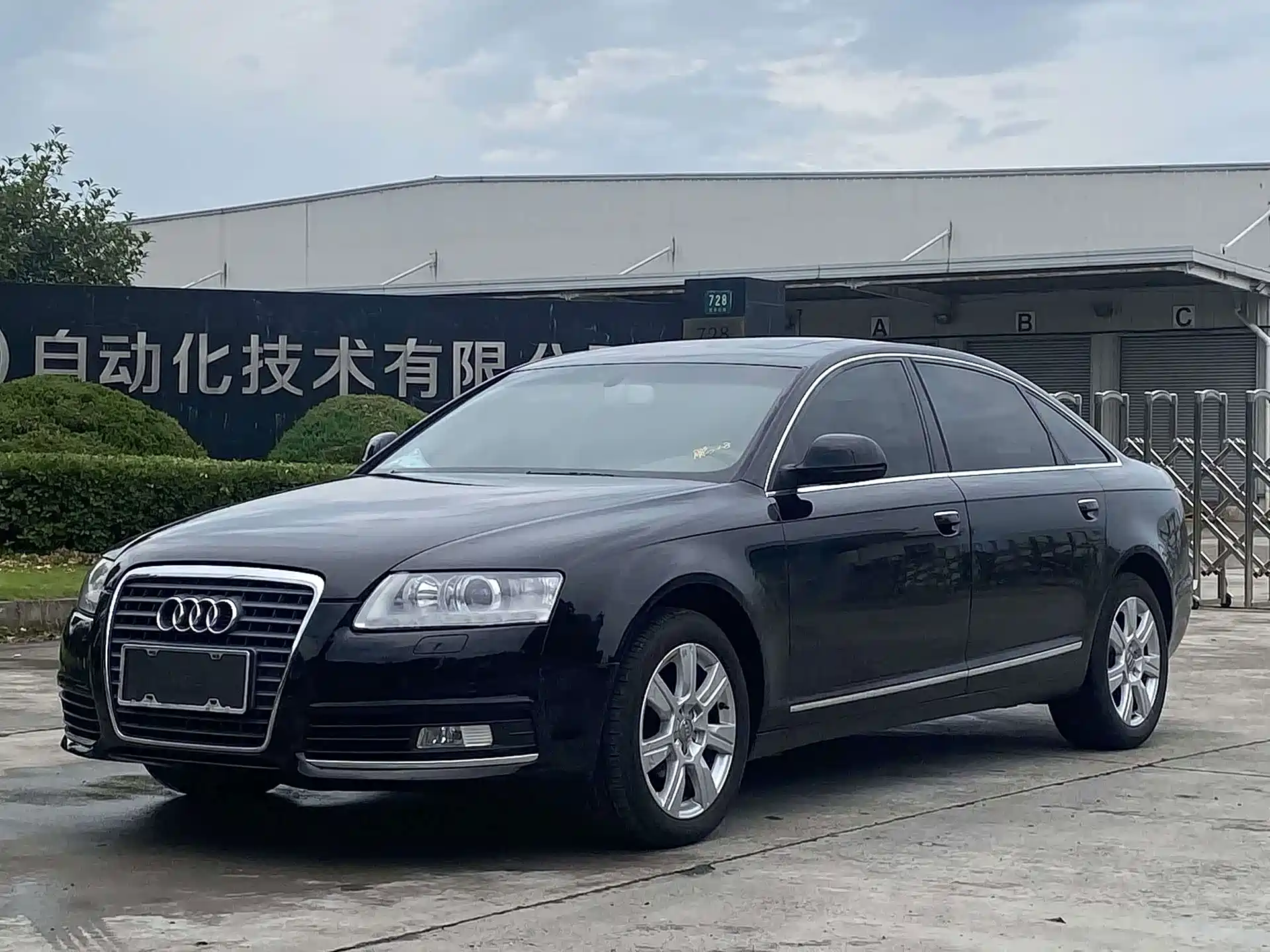 Фото 1 - Audi A6L