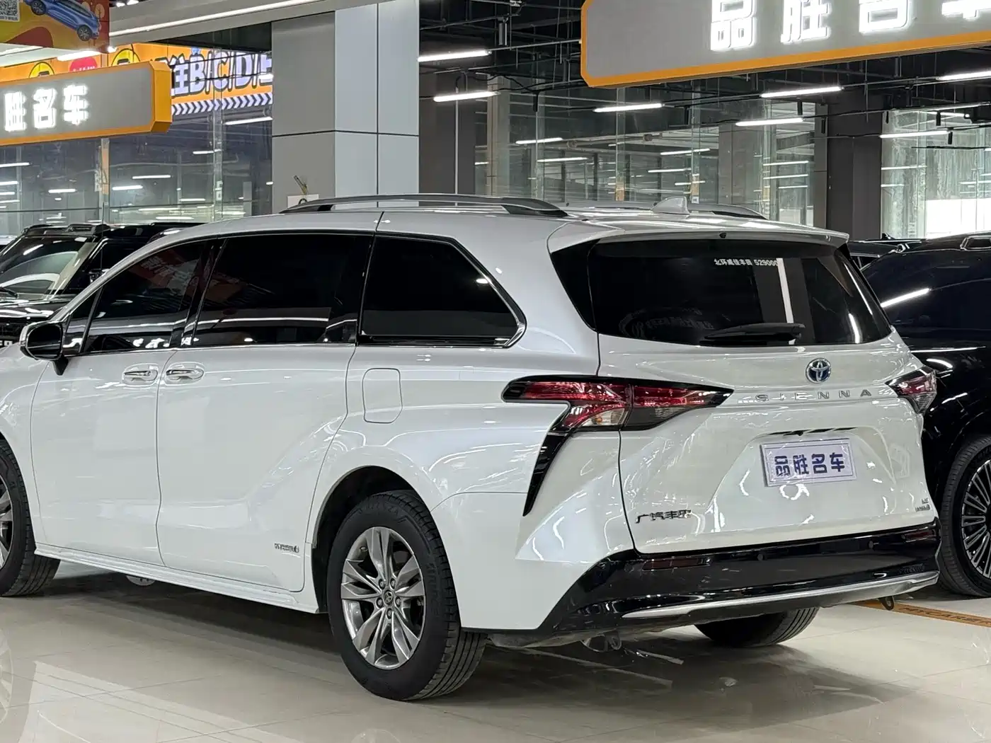 Toyota Sienna 2023 2.5L Hybrid Comfort Edition фото 3