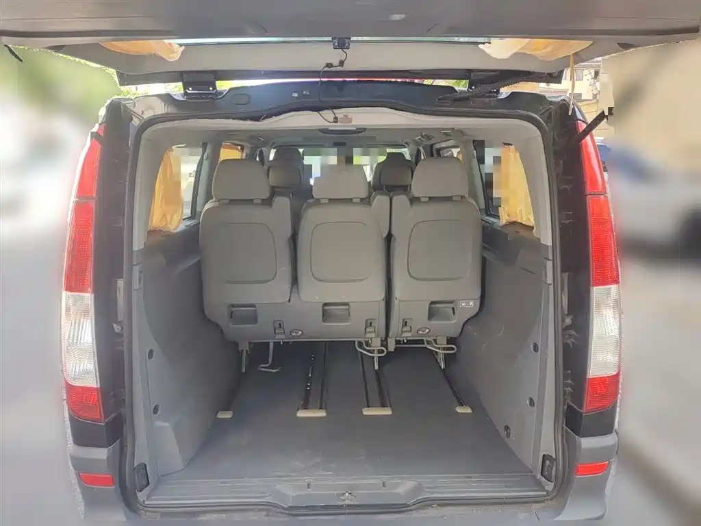 Mercedes-Benz Vito 2011 2.5L 7-Seat Executive Edition фото 10