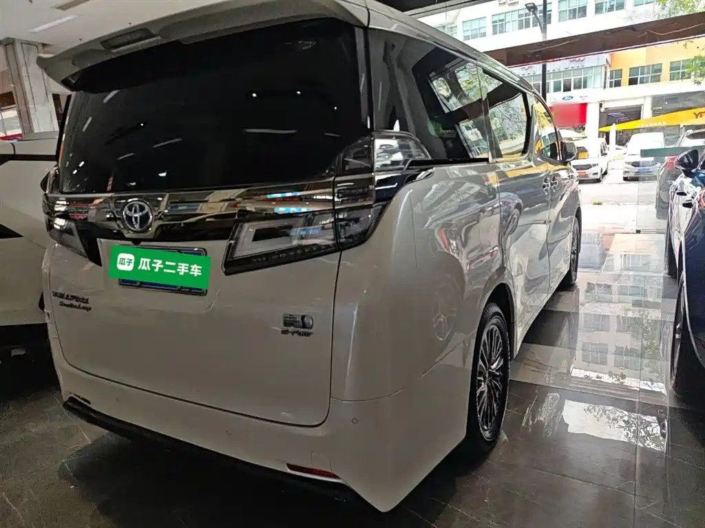 Фото 7 - Toyota Vellfire
