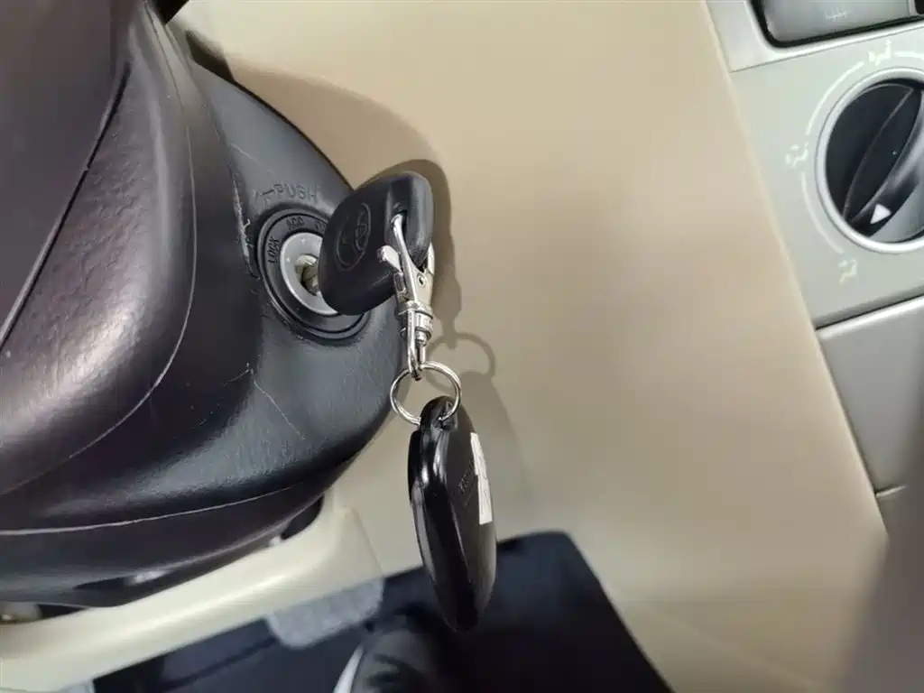 Toyota Corolla 2013 1.6L Automatic Excellence Edition фото 9