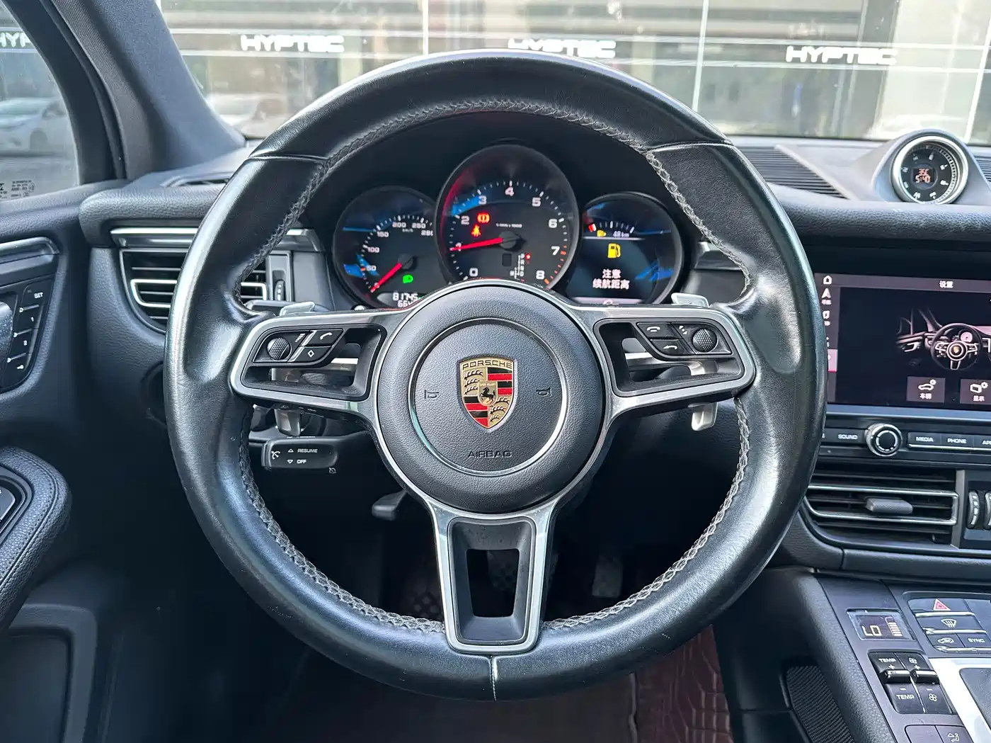 Фото 13 - Porsche Macan