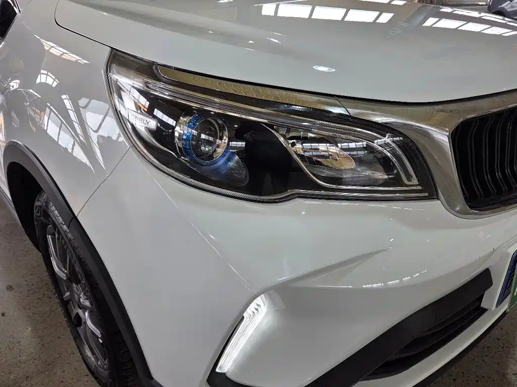 Фото 5 - Geely Vision X3