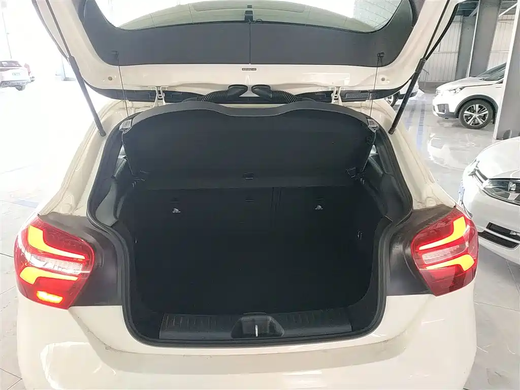 Mercedes-Benz A-Class (Import) 2017 Facelift A 200 Dynamic фото 19