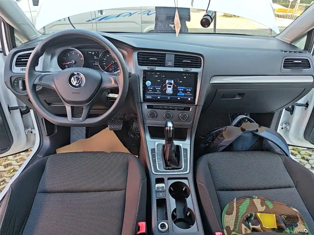 Volkswagen Golf 2016 1.6L Automatic Fashion фото 10