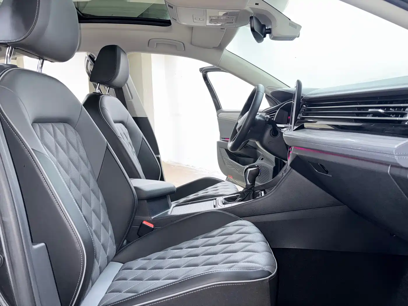 Volkswagen Sagitar 2023 Model Year 280TSI DSG Surpass Edition фото 8