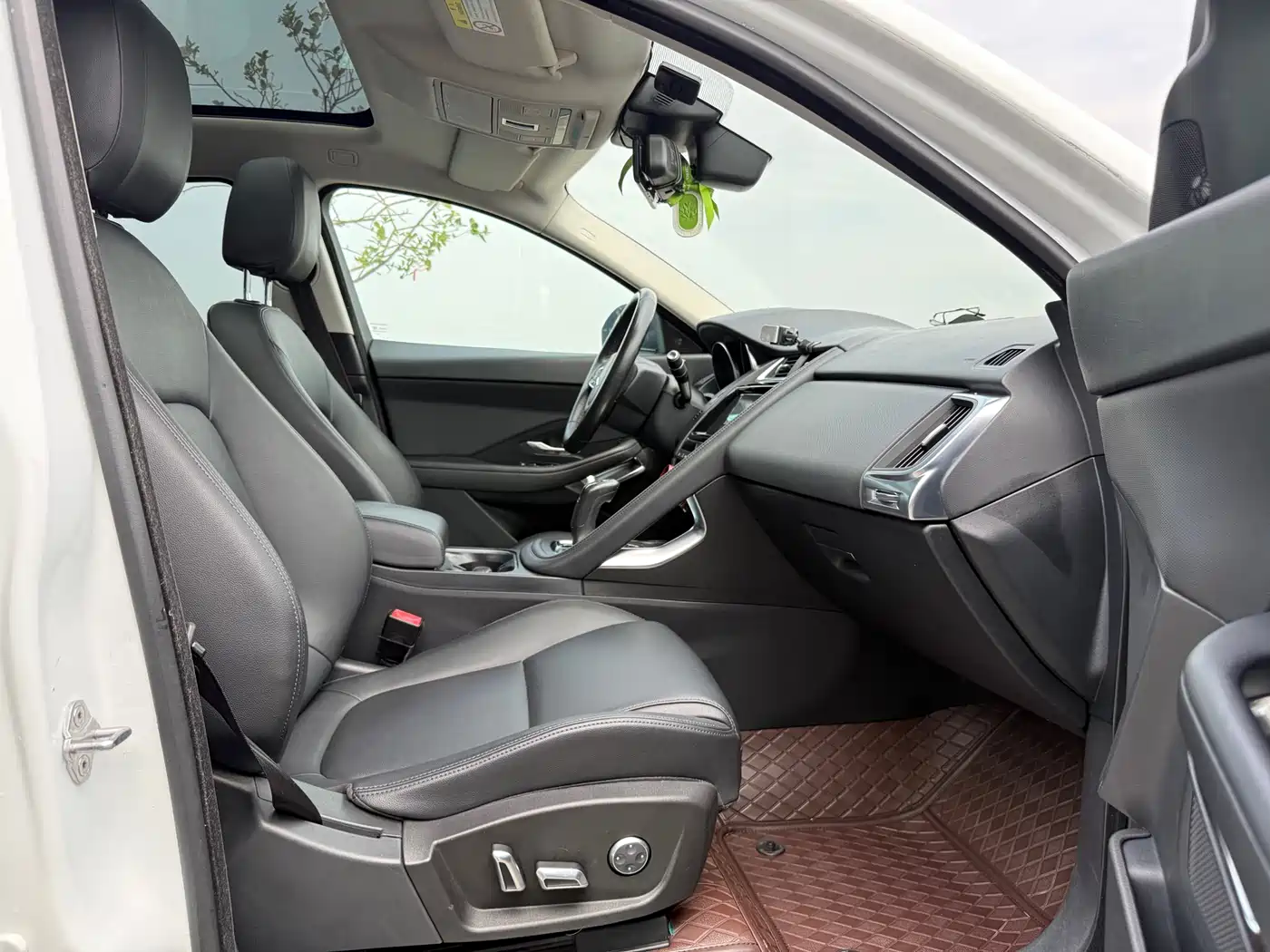 Jaguar E-PACE 2018 Model P200 China V фото 9