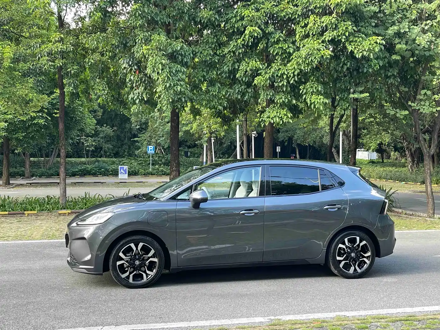 MG MG4 EV 2026 2025 Base Model