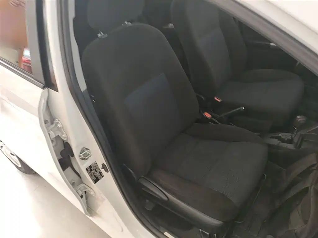 Toyota YARiS L Zhi Xuan 2015 1.5E Auto Charming Edition фото 25
