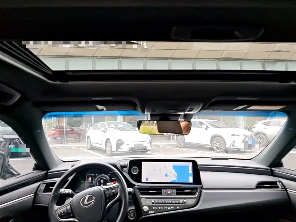 Lexus ES 2022 300h Ultimate Edition фото 25