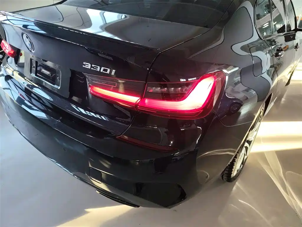 BMW 3 Series 2022 330i M Sport Shadow Edition фото 24