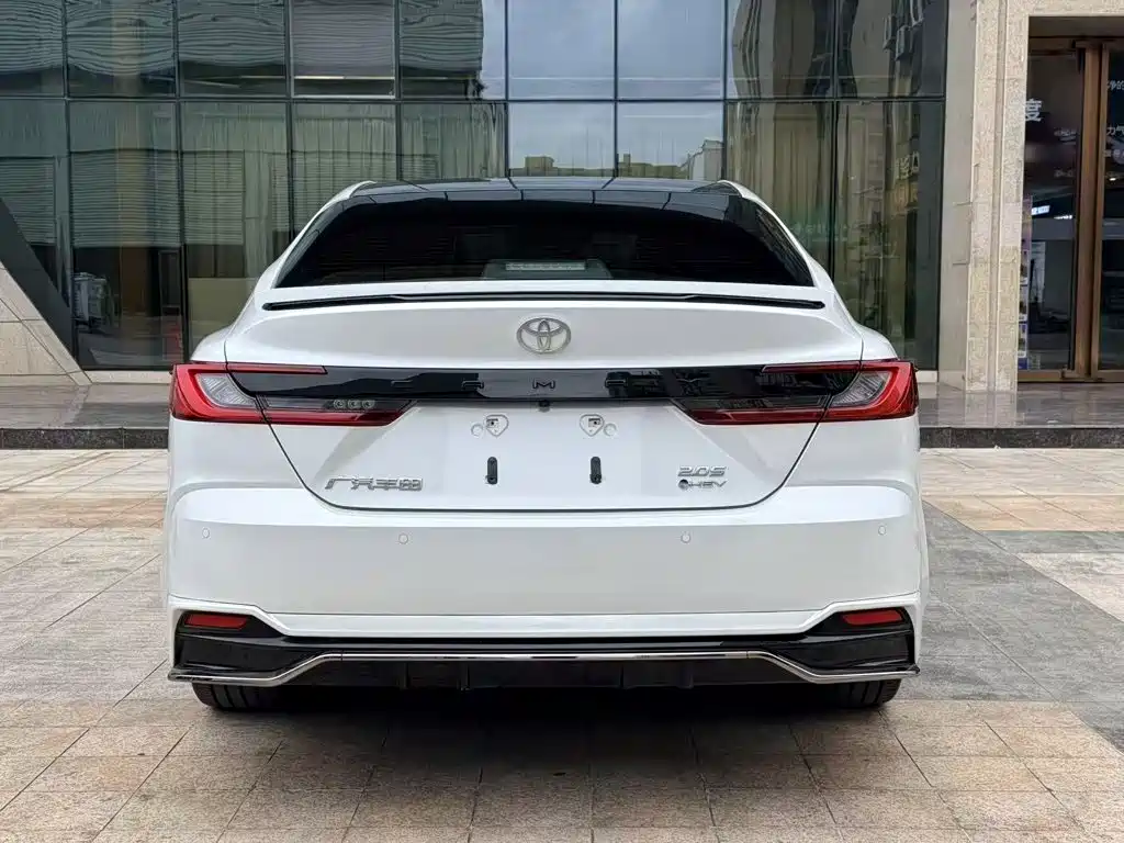 Фото 24 - Toyota Camry