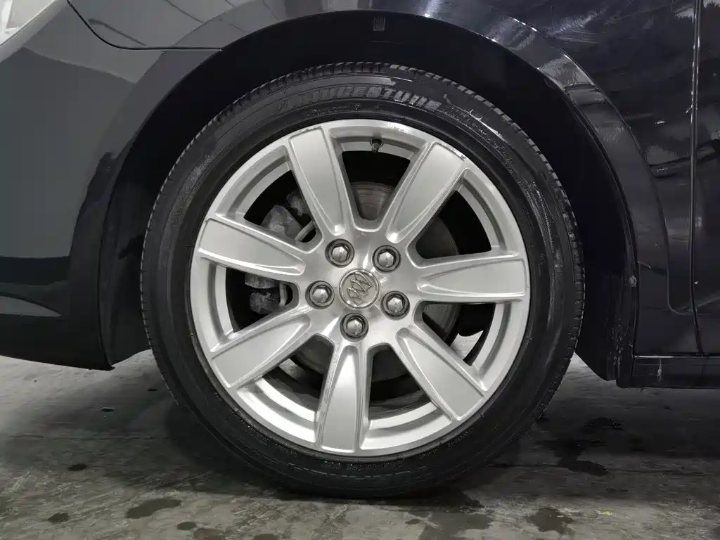Фото 17 - Buick LaCrosse