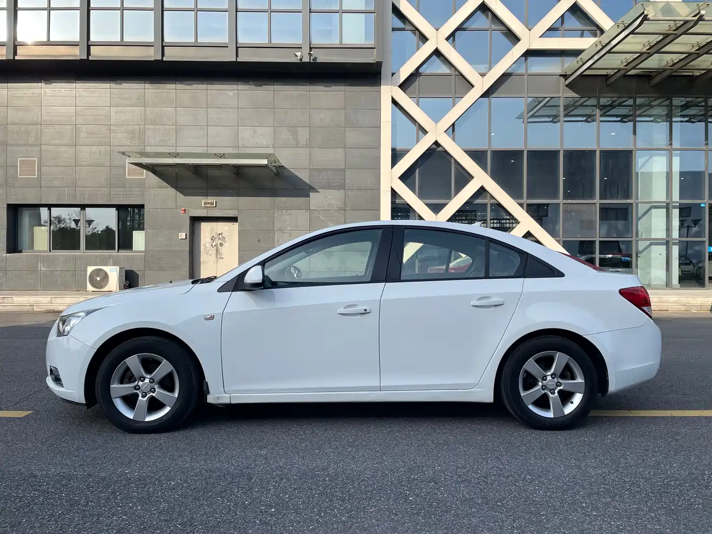 Chevrolet Cruze 2013 Model 1.8L SE AT фото 5