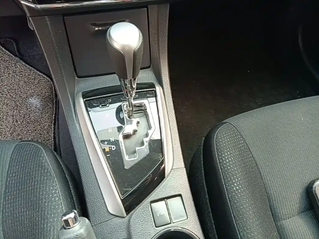 Toyota Corolla 2017 Facelift 1.6L S-CVT GL фото 14
