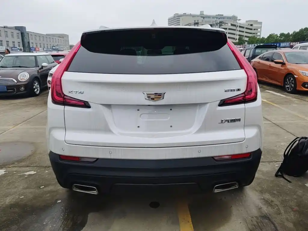 صورة 6 - Cadillac XT4