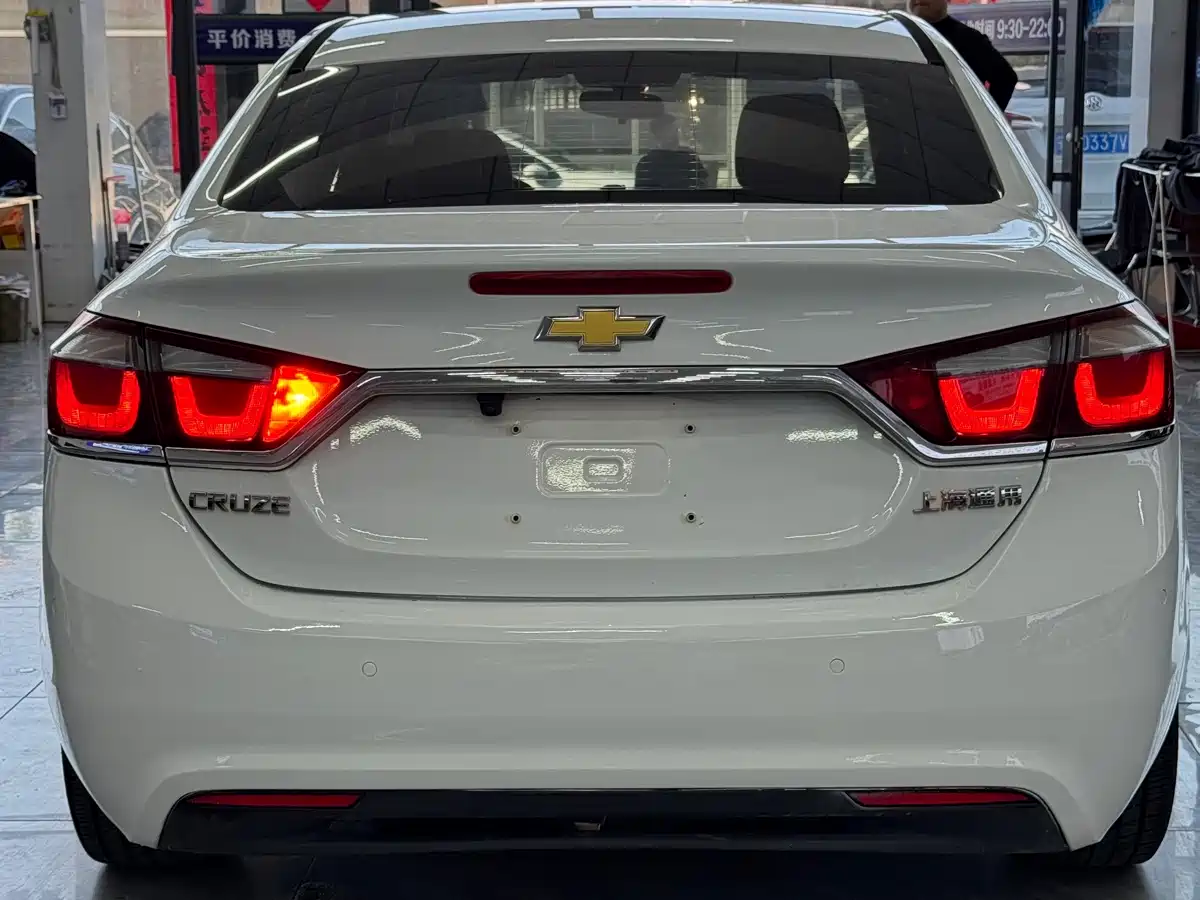 Chevrolet Cruze 2015 1.5L Manual Elite Edition фото 5