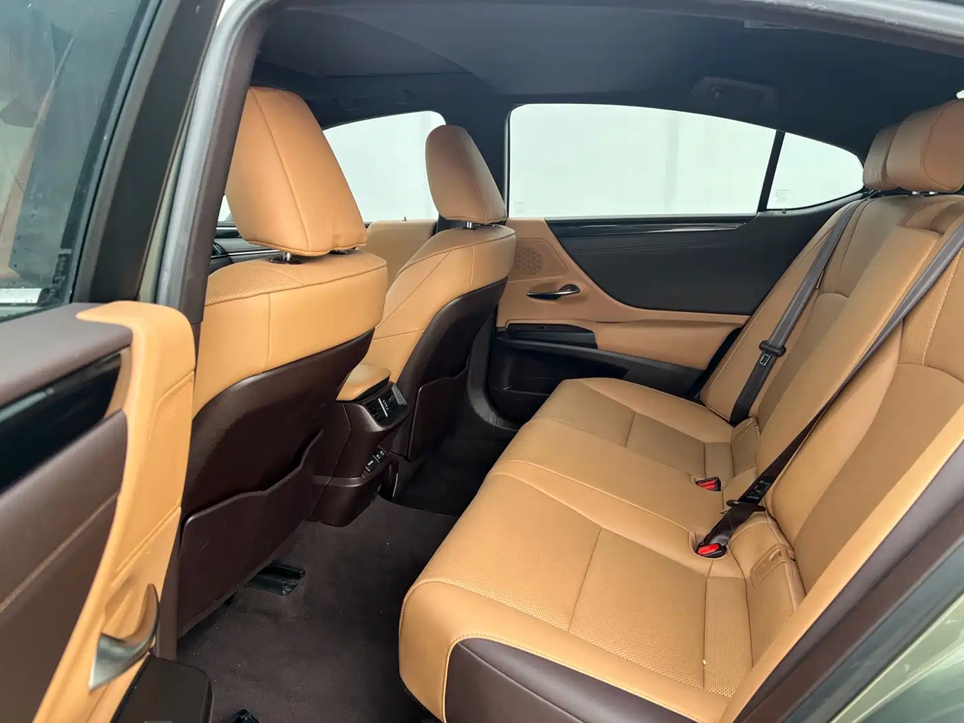 Фото 5 - Lexus ES