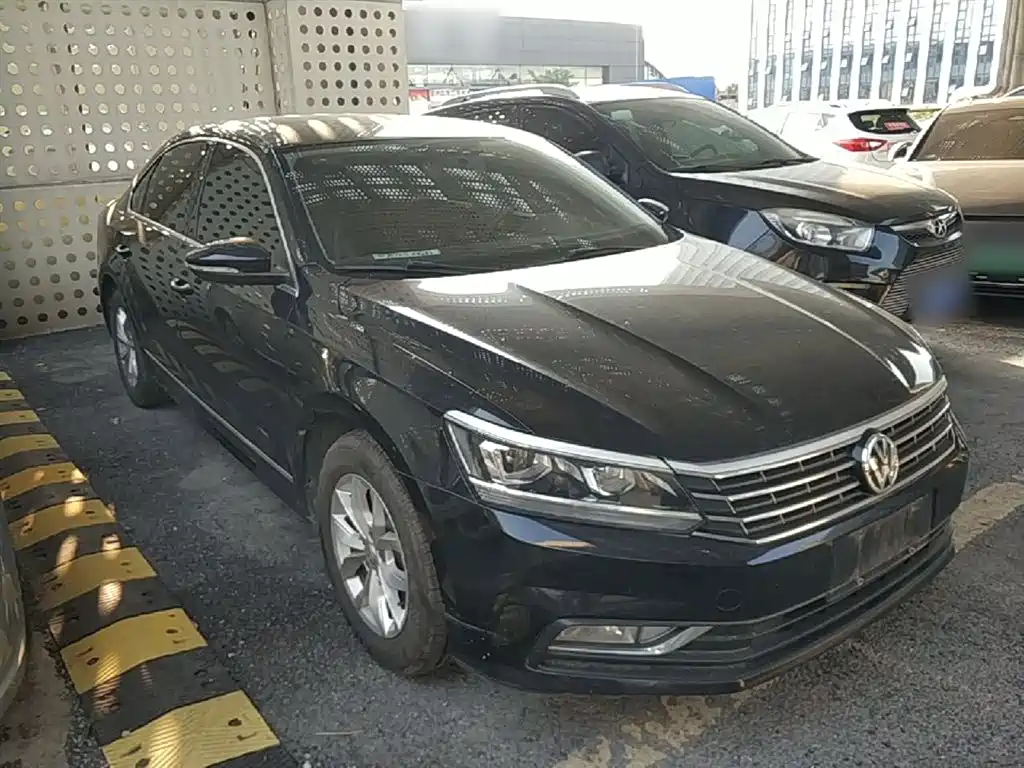 Volkswagen Passat 2015 1.8TSI DSG Elegance Edition фото 4
