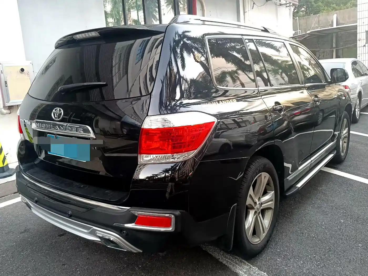Photo 3 - Toyota Highlander