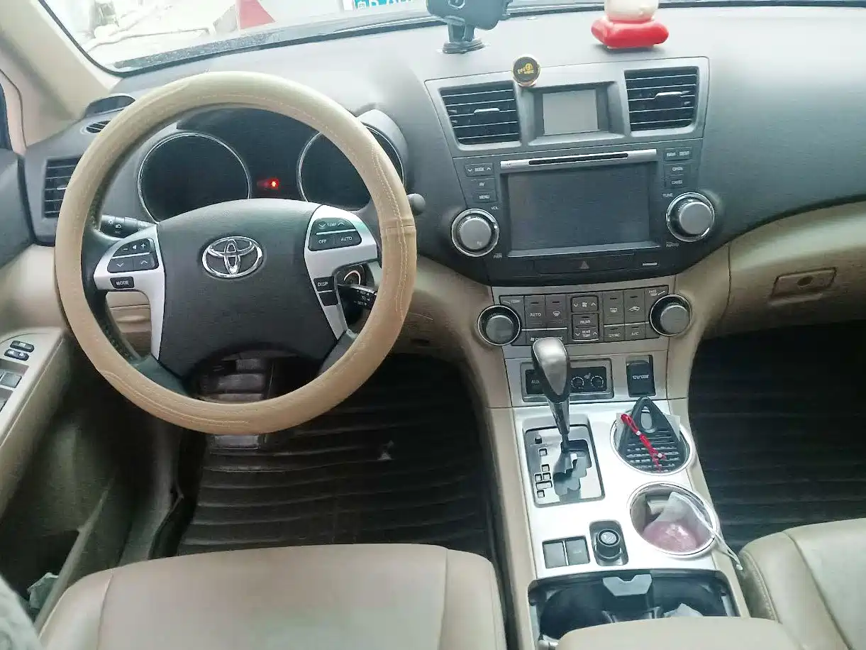 Photo 5 - Toyota Highlander