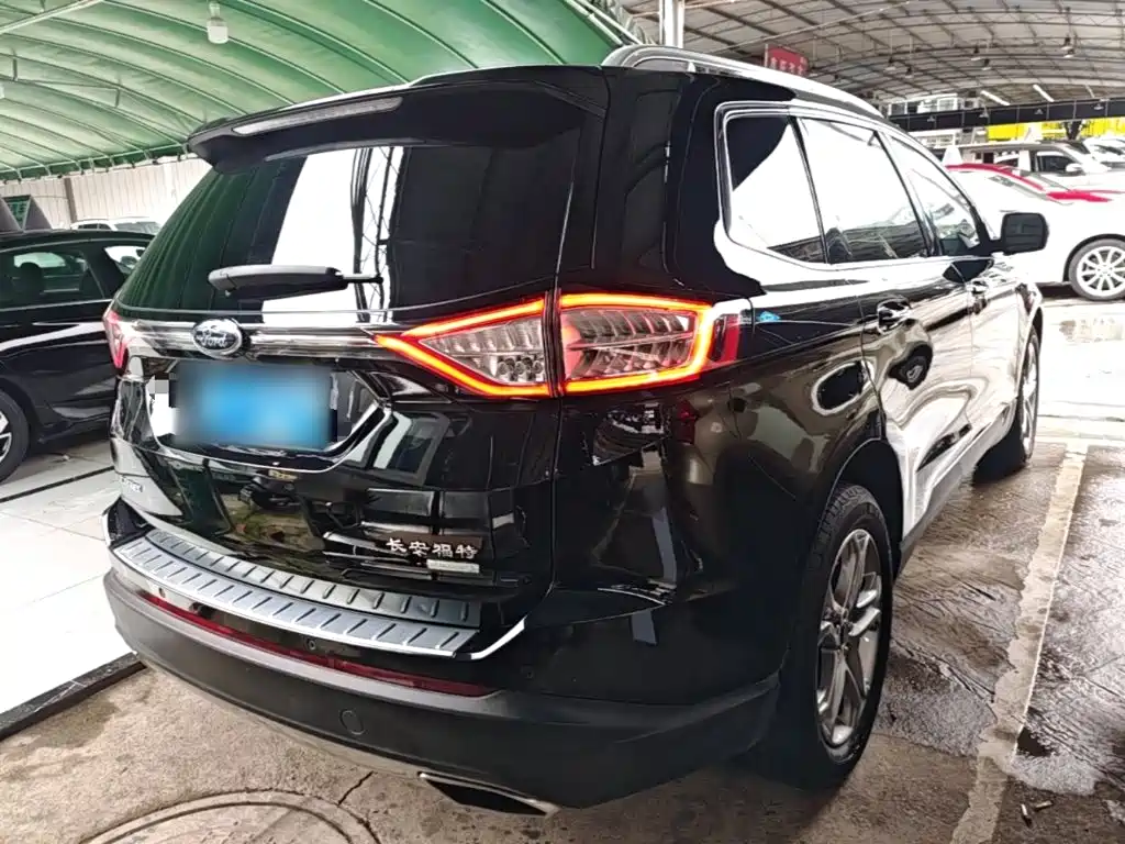 Фото 7 - Ford Edge