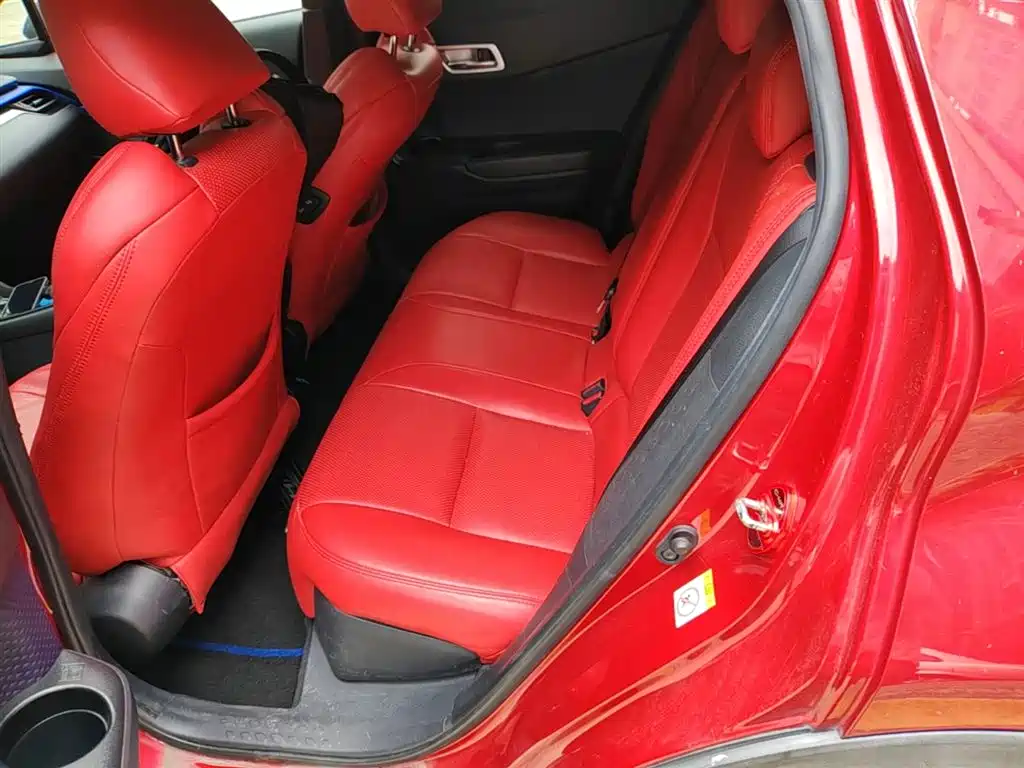 Toyota C-HR 2018 2.0L Luxury Sunroof Edition China VI фото 17