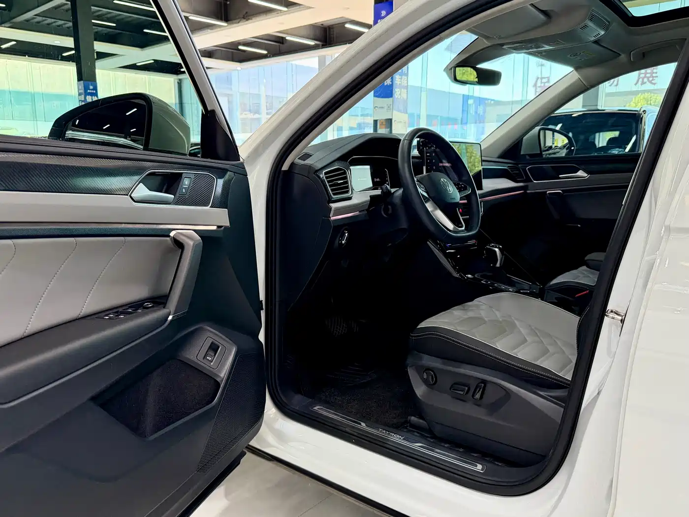 Volkswagen Tayron 2023 280TSI 2WD Luxury Plus Advanced Edition фото 4