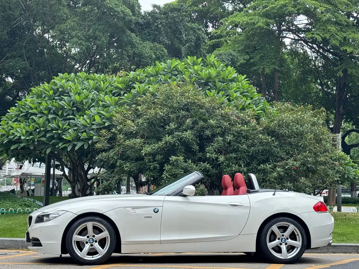 BMW Z4 2011 sDrive23i Flame Limited Edition фото 4