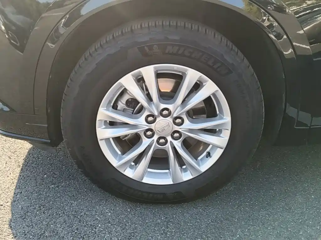 Фото 23 - Cadillac XT6