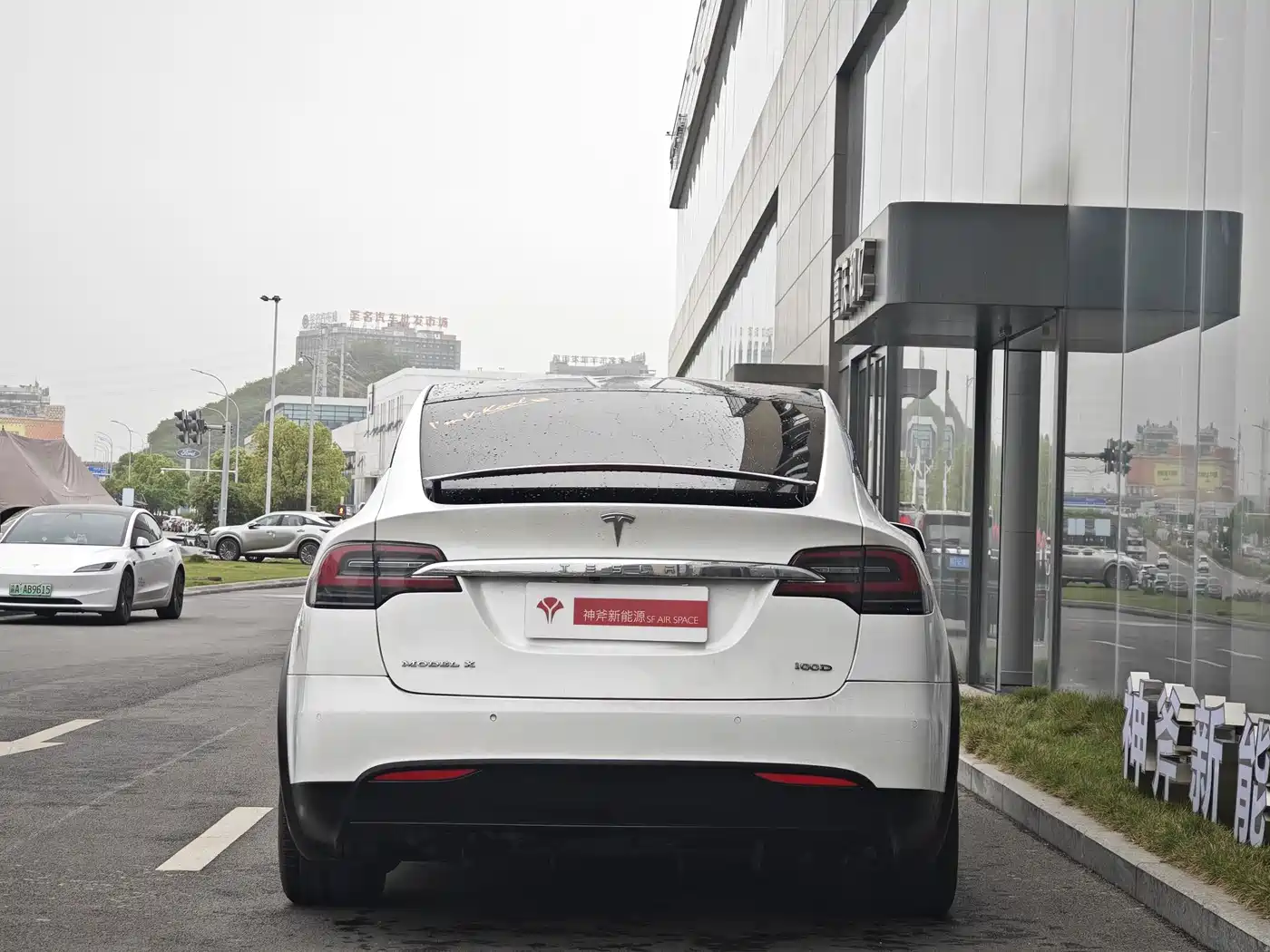TESLA MODEL X