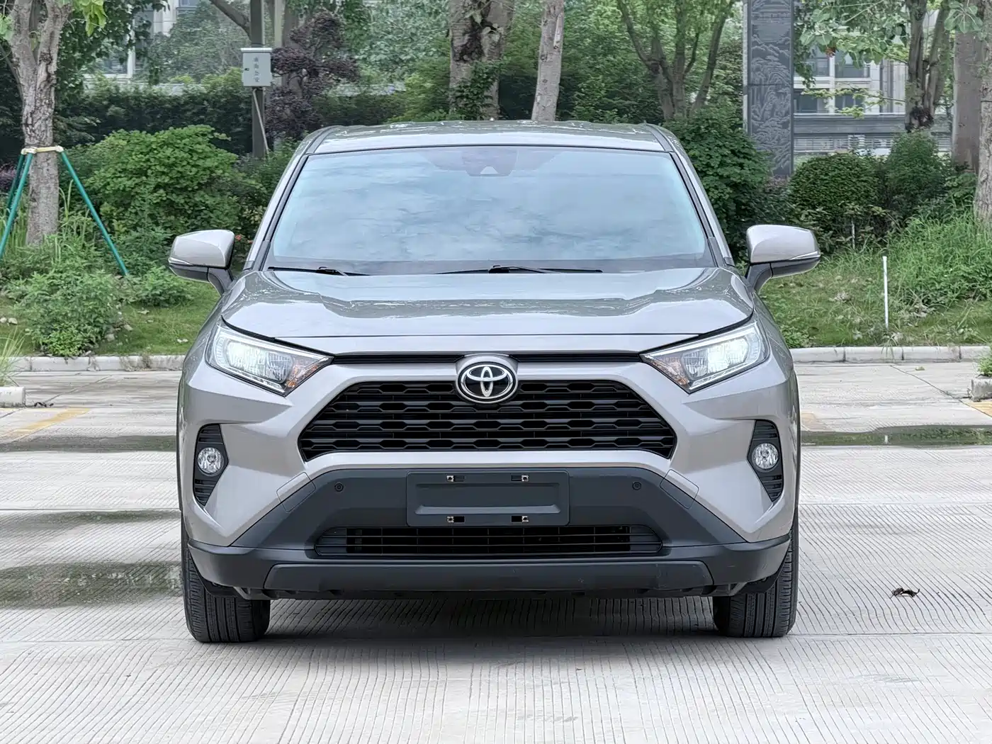 Toyota RAV4 Rongfang 2022 2.0L CVT 2WD Urban Edition фото 2