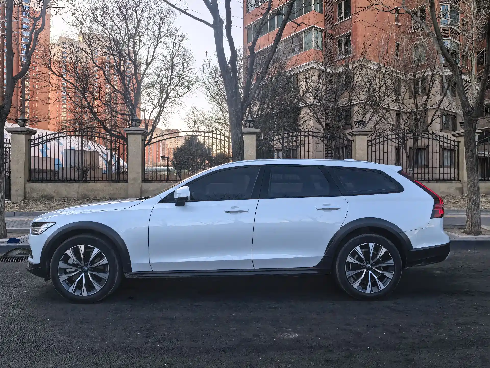 صورة 2 - Volvo V90