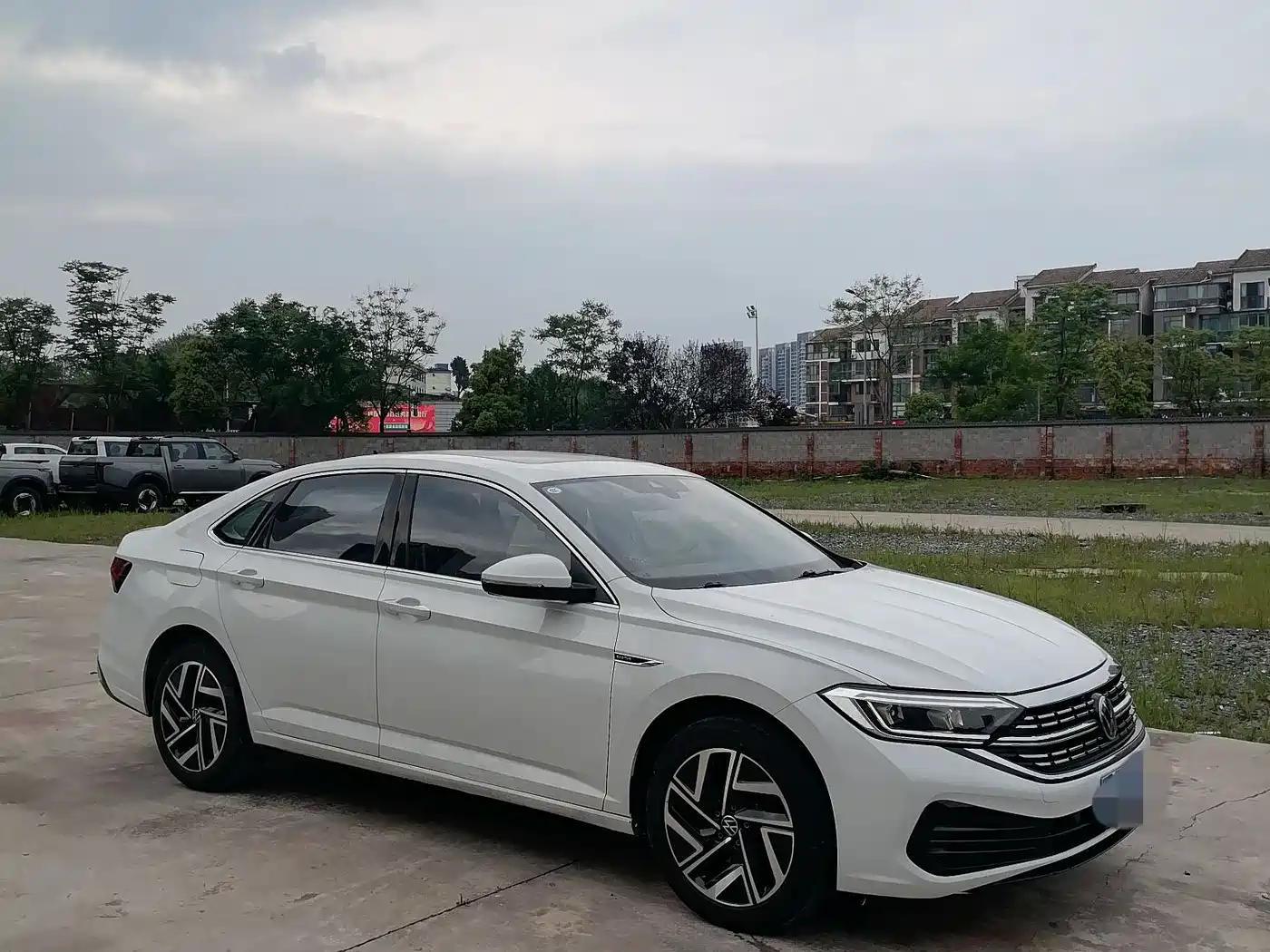 Volkswagen Sagitar 2023 Model Year 200TSI DSG Surpass Edition фото 3