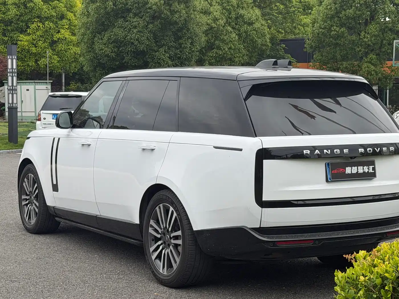 Land Rover Range Rover 2023 3.0 L6 400PS Genesis Extended Version фото 7
