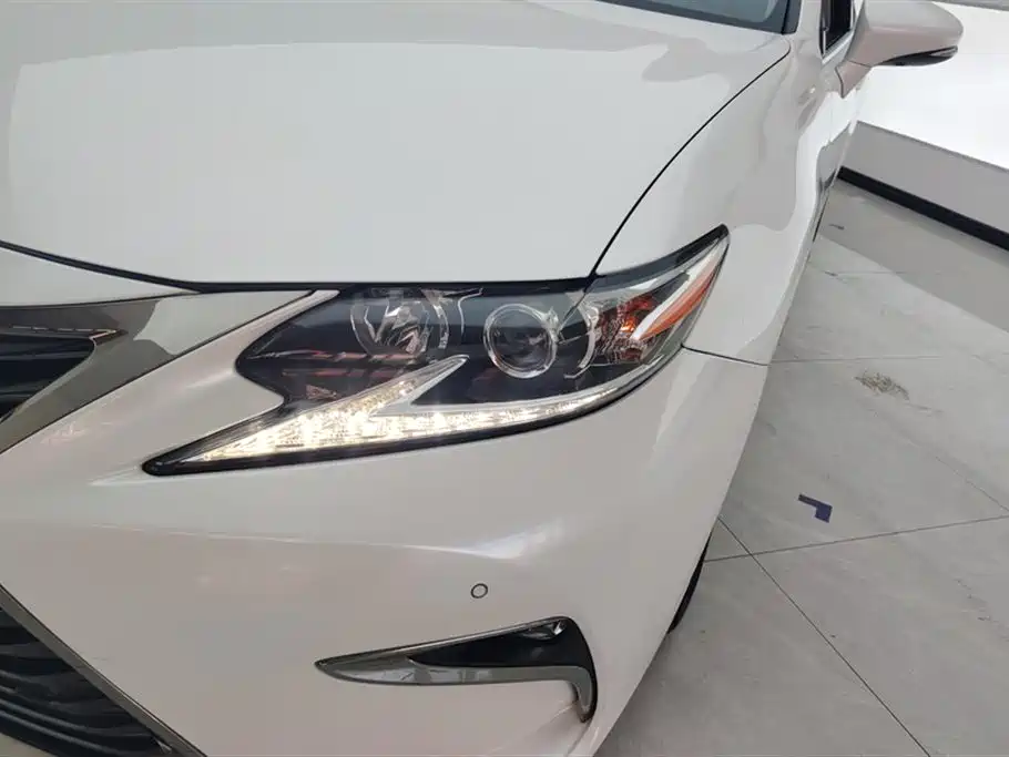Lexus ES 2016 200 Midnight Special Limited Edition фото 5