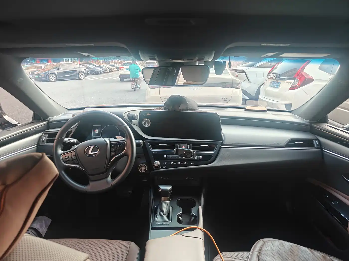 Lexus ES 2022 300h Ultimate Edition фото 3