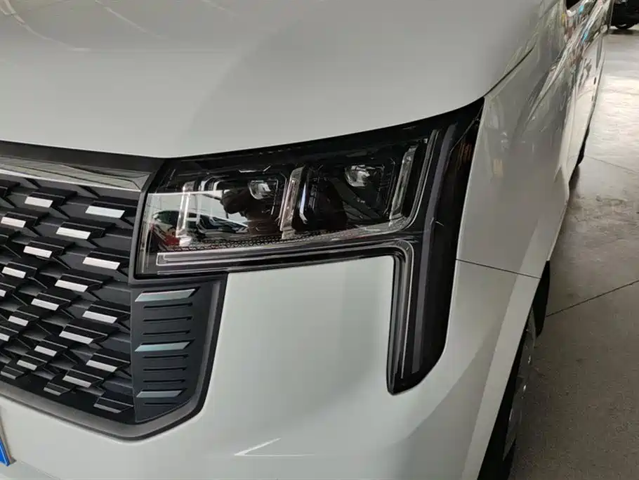 SAIC Maxus Xintu V80 2025 PRO Aoyun 2.0T AMT Short Wheelbase Medium Roof 5/6-Seater фото 5