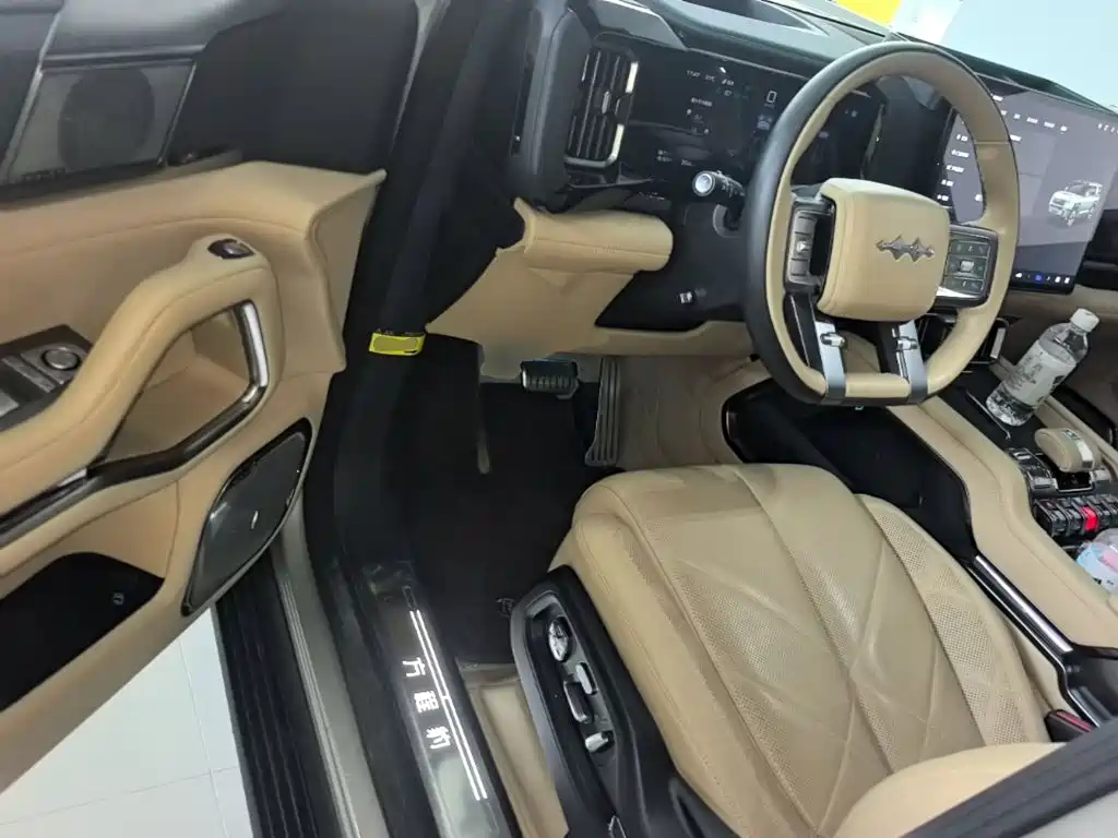 Fang Cheng Bao Leopard 8 2024 2025 Zhiyong Flagship 7-Seater