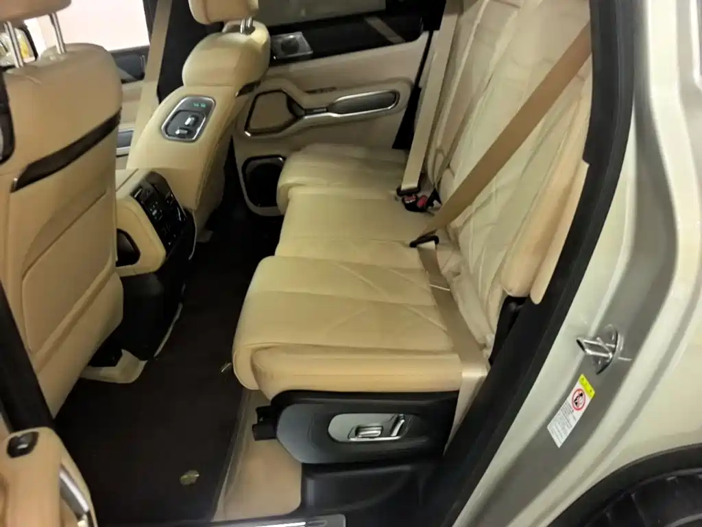 Fang Cheng Bao Leopard 8 2024 2025 Zhiyong Flagship 7-Seater