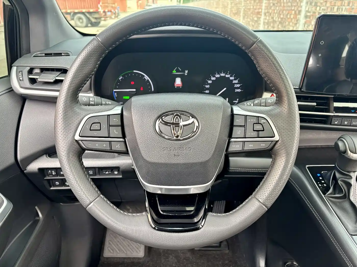 Toyota Sienna 2024 2.5L Hybrid 4WD Premium Edition фото 8