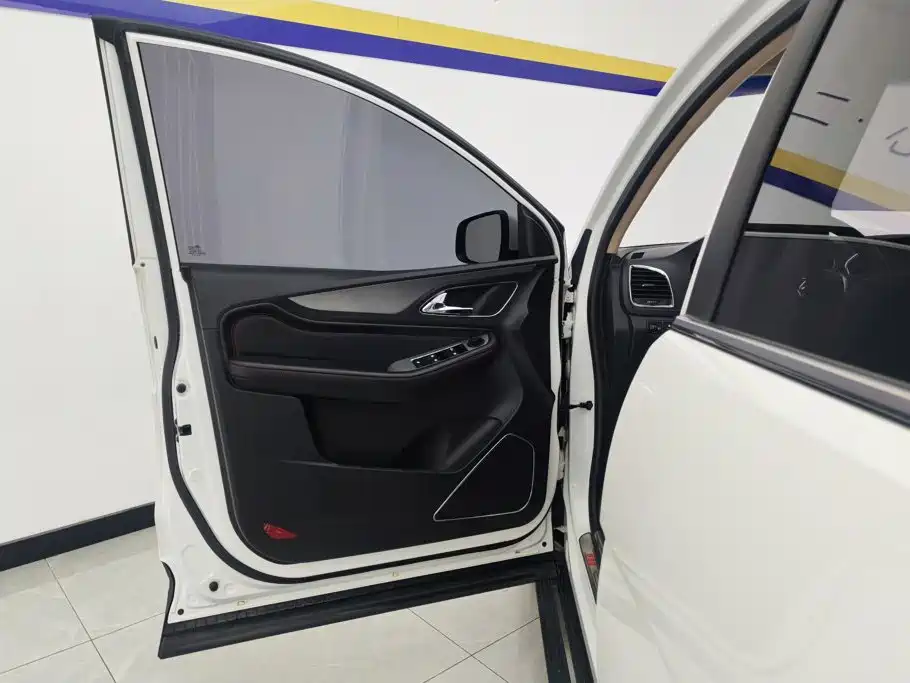 Baojun 560 2015 2015 1.8L Manual Luxury