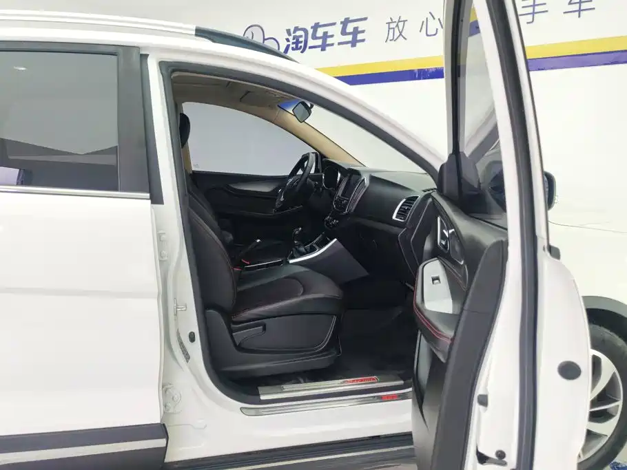Baojun 560 2015 2015 1.8L Manual Luxury