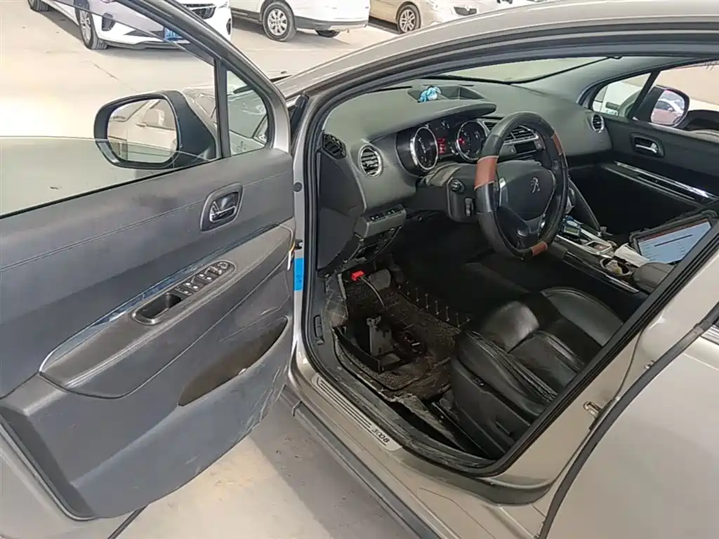 Peugeot 3008 2015 2.0L Automatic Trend Edition фото 16
